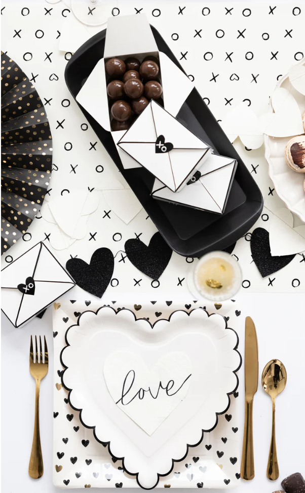 XOXO Table Runner