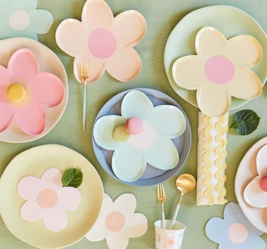 Daisy Shaped Plates