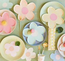 Load image into Gallery viewer, Daisy Shaped Plates